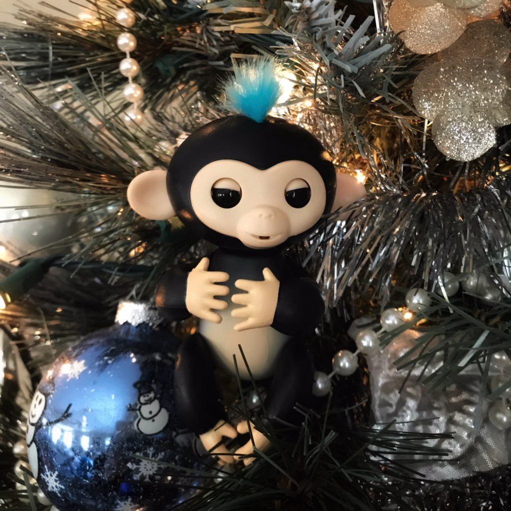 Fingerlings Monkey Tricks to impress your Kids! Are your kids the proud new owners of a Fingerlings Monkey? If so, here are some neat tricks that your new “pet” can do!