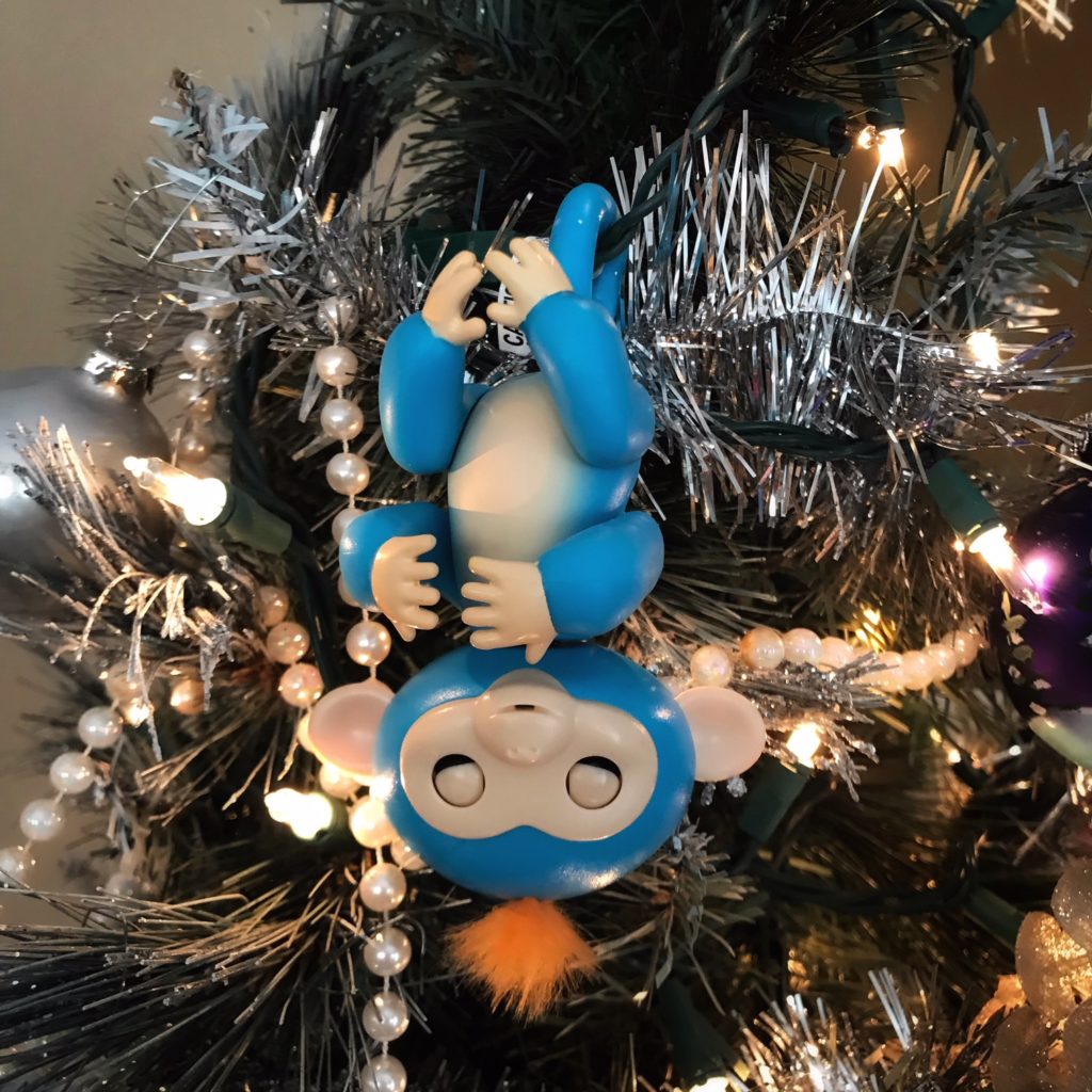 Fingerlings Monkey Tricks to impress your Kids! Are your kids the proud new owners of a Fingerlings Monkey? If so, here are some neat tricks that your new “pet” can do!