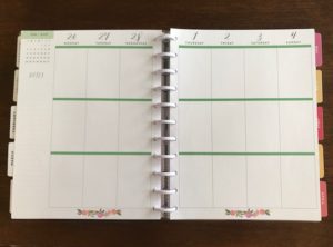 Looking to have better organization this year, or simply curious about all the Happy Planner hype? Check out the Big Happy Planner layouts and see a few ideas to get you started toward a more organized year. 